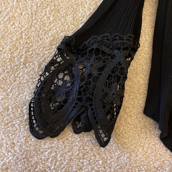 2/$8❗️U2B | open shoulder stylish top - Picture 6 of 6